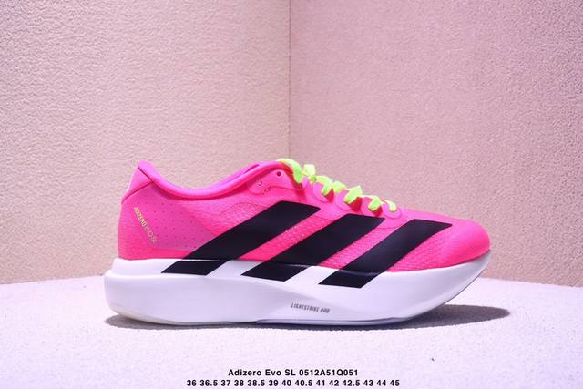 adidas Adizero Evo Sl 阿迪超轻透气缓震跑鞋 整体外观造型与Adizero Adios Pro Evo 1非常相似 中底配置方面搭载全掌Li