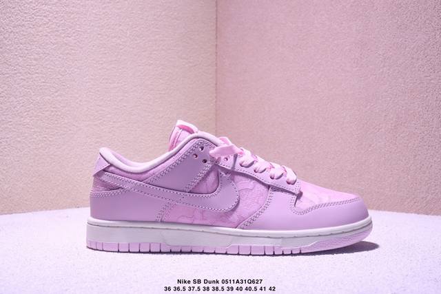 耐克Nike Sb Dunk Low Sb 系列扣篮系列复古低帮休闲运动滑板板鞋。采用脚感柔软舒适Zoomair气垫，有效吸 收滑板等极限运动在落地时带来的冲击