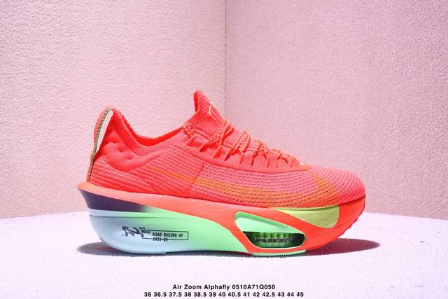 nike Air Zoom Alphafly Next% Ek 整体采用前作的设计语言，并且对后者的细节进行升级，马拉松和长距离路跑的性能极限设计而生。货号：