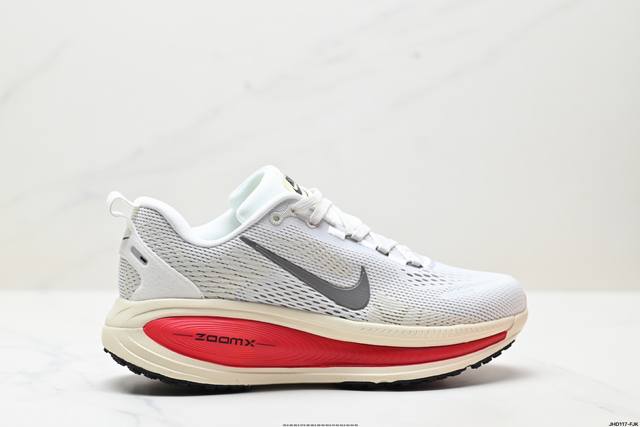 公司级Nike Vomero 18 耐克 舒适减震防滑 低帮跑步鞋 全掌Reactx泡绵中底 前掌和后跟还配备了Air Zoom气垫单元 据说跑起来更快更舒适哦