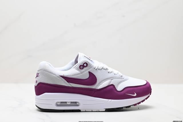 公司级Nike Air Max 1 耐克气垫 缓震 耐磨运动鞋 鞋身材质均选择皮革 织物 麂皮多种材质覆盖 保证质感的前提下 层次感也相当不错 带有开窗式 Ai