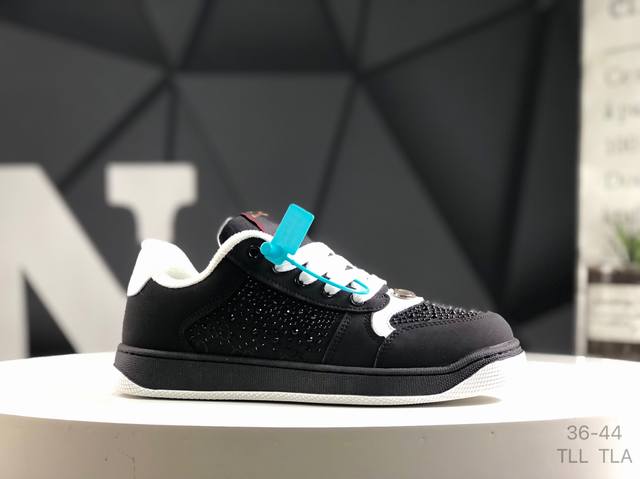 gucci 古驰今年最新款男鞋 香港-专柜同步 全品相 顶级进口材料 极为亲肤舒适 摸上去非常的细腻 版型上很正 进口牛皮+真皮内里+几何构图案 奢华生动 图案