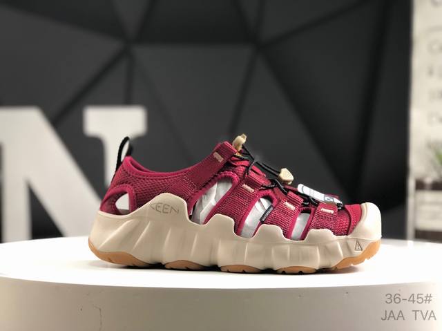 keen 科恩 运动 凉鞋，源自美国的户外休闲鞋品牌，以创新、高品质、高科技以及舒适著称。其独特的设计，完美融合了功能性与时尚感。宽楦鞋头给予脚趾充分活动空间，