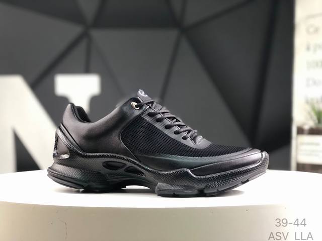 ecco爱步 广东原版透气 配备原版三件套 防尘纸 高弹大底 全头层牛皮 新款百搭休闲款 纯手工制成 鞋面走线工整 清晰质感 原单品质 拼接运动透气网布 采用E