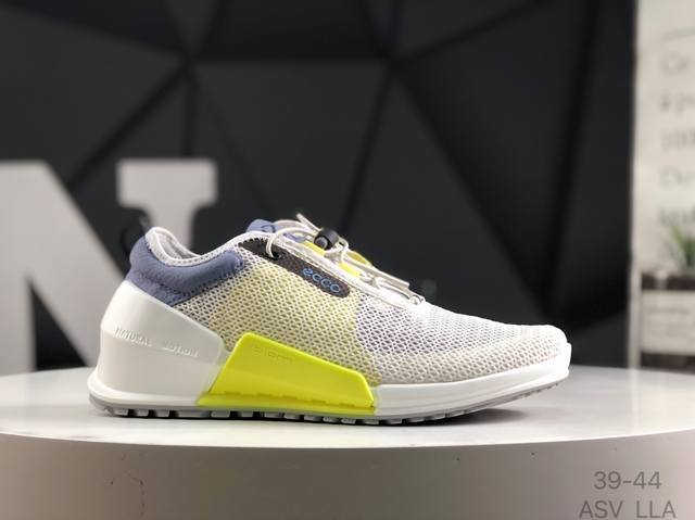 ecco爱步 广东原版透气 配备原版三件套 防尘纸 高弹大底 全头层牛皮 新款百搭休闲款 纯手工制成 鞋面走线工整 清晰质感 原单品质 拼接运动透气网布 采用E