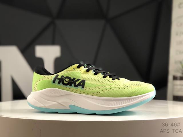 公司级带半码小红书推荐Hoka M Rincon 4全新配色 这个品牌来自于新西兰的毛利语，Hoka表示大地，One One表示飞越，连起来就是飞越地平线，On