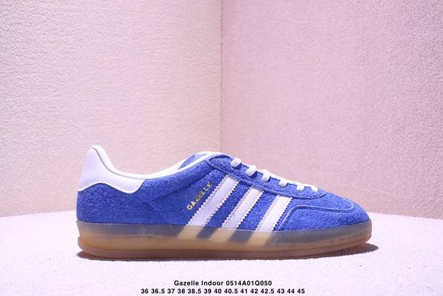 阿迪达斯 Adidas Originals Gazelle Indoor复古三叶草防滑透明橡胶板鞋经典运动鞋。这款经典鞋,忠于原版设计,缀撞色三条纹和鞋跟饰片。