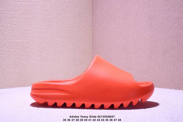 west X Adidas Yeezy Slide Glow Green 椰子户外风格沙滩涉水百搭运动穿搭拖鞋拖鞋 Yeezy Slide 采用 Eva 泡棉以