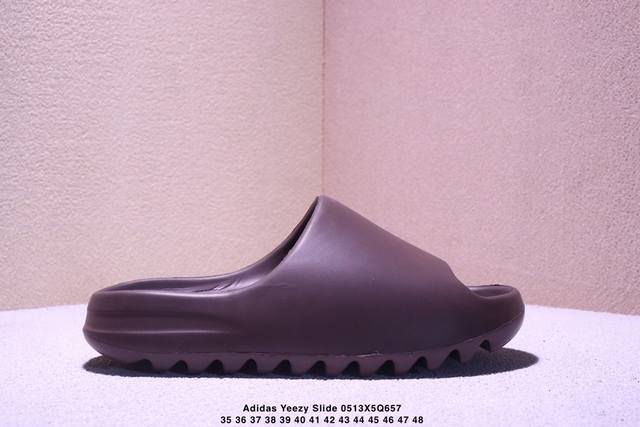 west X Adidas Yeezy Slide Glow Green 椰子户外风格沙滩涉水百搭运动穿搭拖鞋拖鞋 Yeezy Slide 采用 Eva 泡棉以