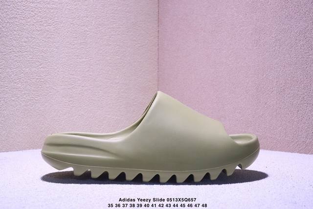 west X Adidas Yeezy Slide Glow Green 椰子户外风格沙滩涉水百搭运动穿搭拖鞋拖鞋 Yeezy Slide 采用 Eva 泡棉以