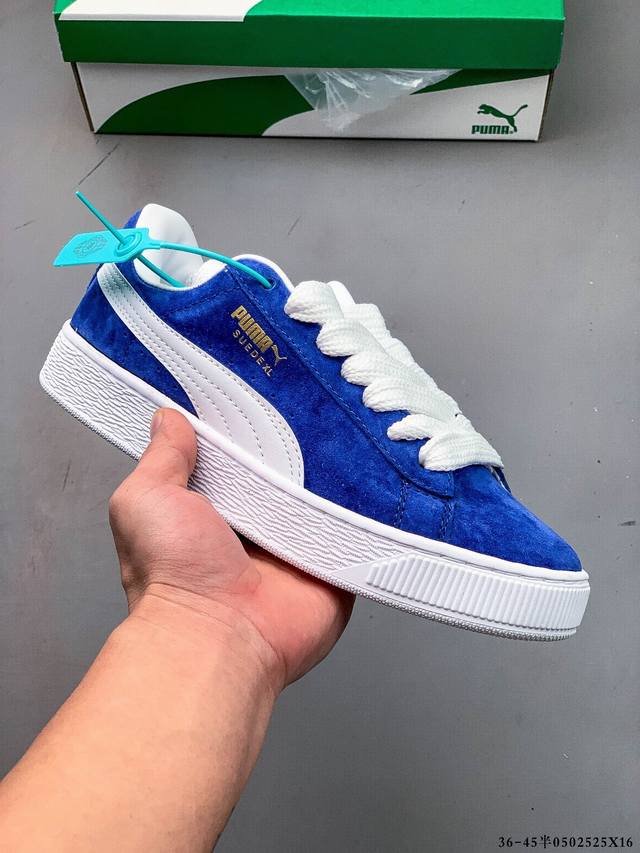 彪马Puma Suede Xl 全新休闲板鞋！鞋身通体采用细腻的麂皮材质，厚实柔软，质感出众；鞋侧保留Puma标志性跑道图案，侧面与后跟点缀金属色Puma Lo