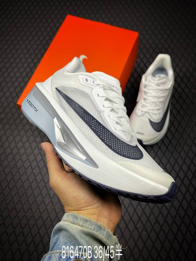 b Nk Zoom Fly 6 米黑 碳板马拉松跑步鞋 上架实拍 当前唯一正确大底 来自原厂原面 采用透气编织鞋面 鞋带孔飞线设计 增加包裹性 鞋口周围搭载Nk