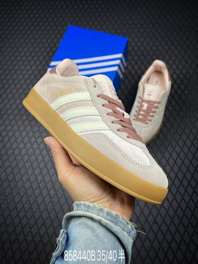 b 公司级Adidas Originals Gazelle Indoor 三叶草休闲防滑耐磨低帮板鞋 鞋头出色设计 塑就出众贴合感 稳固的后跟贴合足部曲线设计
