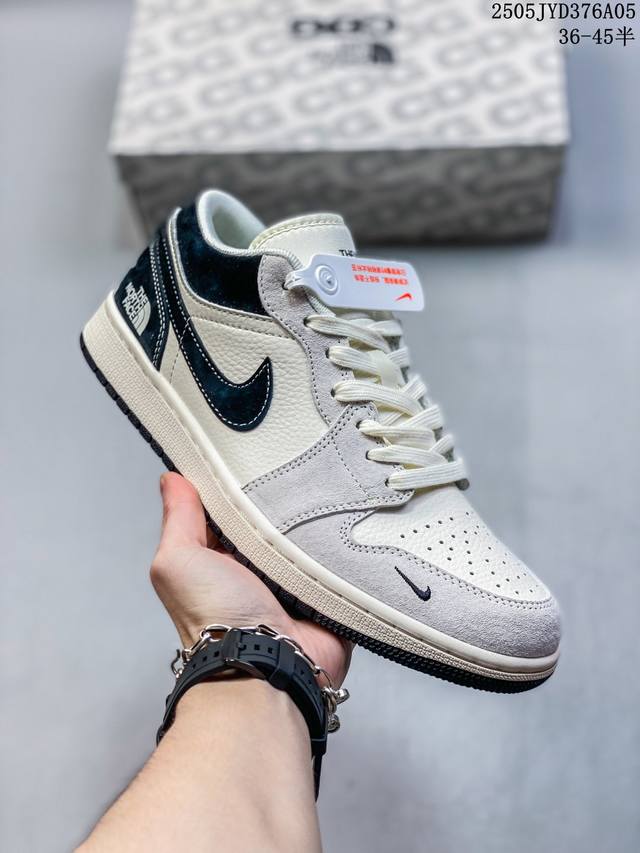nike Jordan Air Jordan 1“北面联名 米灰黑勾” 高端定制 低帮 复古 减震 防滑 耐磨 篮球鞋 定制鞋盒 大厂纯原品质出货 超高清洁度