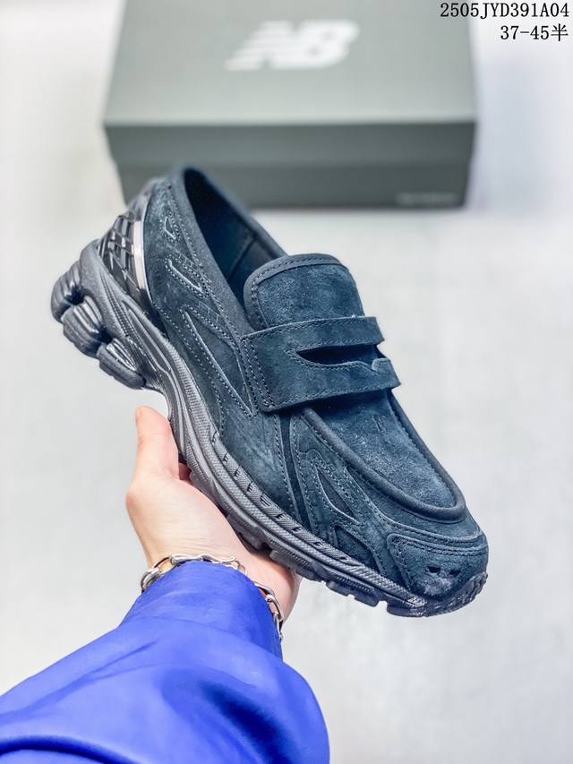 新百伦 新款 New Balance 1906L 一脚蹬缓震乐福鞋款 厚底增高百搭运动休闲鞋。New Balance 话题十足的乐福鞋款 1906L 1906
