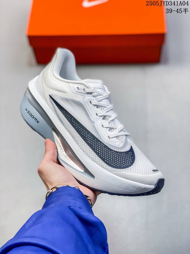 公司级带半码！ Nike Air Zoom Alphafly Next% Fly6 整体采用前作的设计语言，并且对后者的细节进行升级，马拉松和长距离路跑的性能极