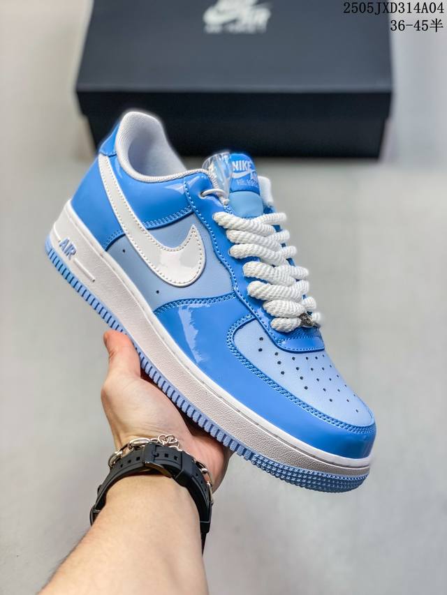 公司级耐克Nike Air Force 7 Lv8空军一号低帮百搭休闲运动板鞋。柔软、弹性十足的缓震性能和出色的中底设计，横跨复古与现代的外结合，造就出风靡全球
