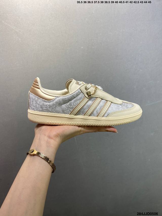adidas三叶草Samba Valentne 厚底休闲板鞋 实拍首发 该鞋款鞋面采用多种材料拼接 缝 车线 Superstar系列又备受众多滑板爱好者的青睐