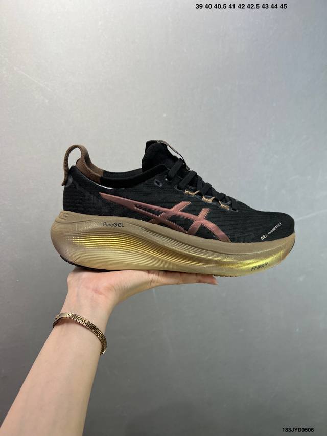 公司级Asics 亚瑟士Gel-Nimbus 27稳定跑鞋鞋面采用双层提花网面设计，提高包裹性和透气性，后跟搭载稳定系统科技T-Gel提升整体支撑力和结构感，减