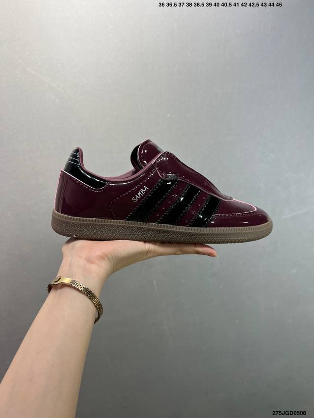 ad Original Samba Og 复古经典轻便板鞋 Jq0013 这款桑巴鞋展示了高质量的工艺 带有装饰的超锁缝制和无缝的手感 柔软、柔软的皮革造型和标