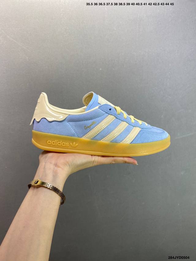 公司级Adidas Originals Gazelle Indoor 三叶草休闲防滑耐磨低帮板鞋 鞋头出色设计 塑就出众贴合感 稳固的后跟贴合足部曲线设计 软弹