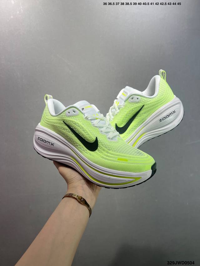 公司级Nike Vomero 18 耐克 舒适减震防滑 低帮跑步鞋 全掌Reactx泡绵中底 前掌和后跟还配备了Air Zoom气垫单元 据说跑起来更快更舒适哦