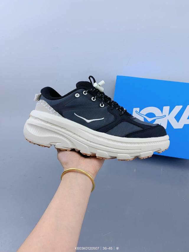 hoka Xbon B3Ls 邦代 鞋头采用牛皮革材质 网面是Mono 纱材质 ，里面是蜂窝煤透气网眼定型。后跟设计采用皮革双缝线 ，Hoka经典的厚底设计。