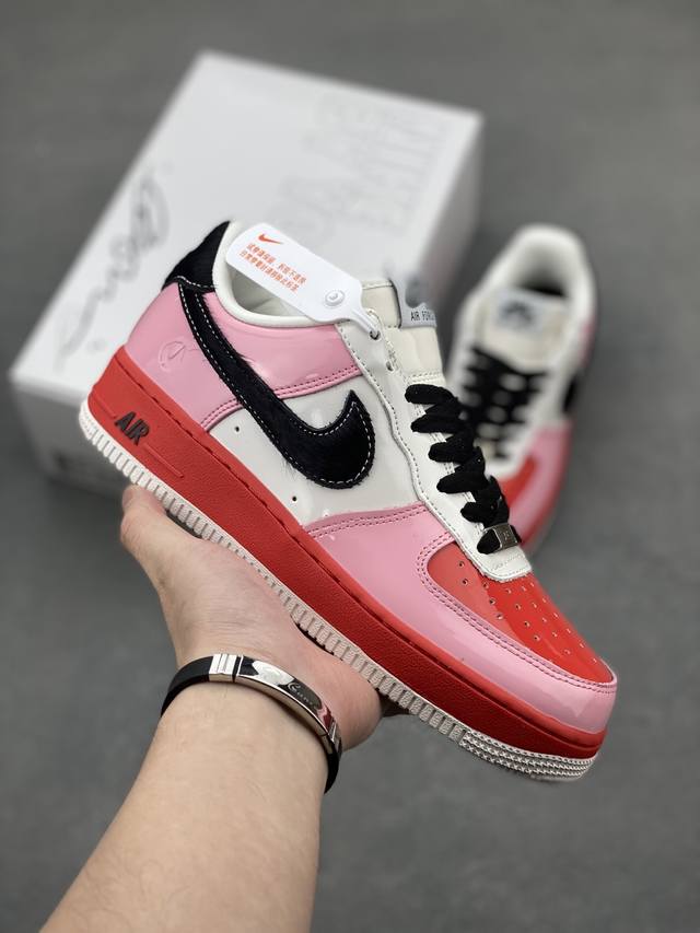 nike Air Force 1 Low 空军一号低帮百搭休闲运动板鞋。柔软、弹性十足的缓震性能和出色的中底设计，横跨复古与现代的外型结合，造就出风靡全球三十多