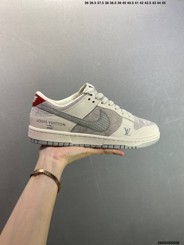 公司级Nike Dunk Sb Low 定制Dunk 定制Dunk Sb顾名思义，具有经典的Dunk血缘，又注入了更多的时尚元素。相较于普通的Dunk滑板鞋，改