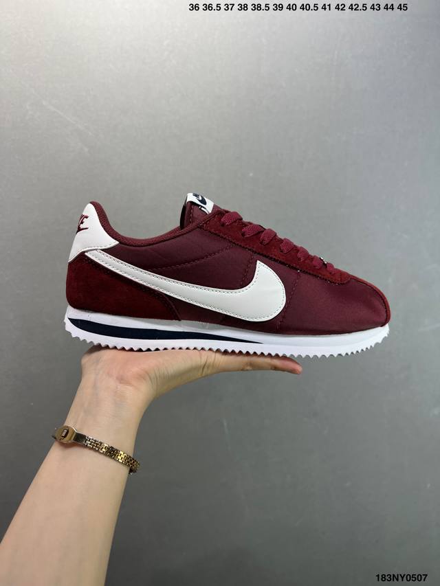 nike Classic Cortez 耐克经典轻便舒适阿甘鞋休闲跑步鞋运动鞋 纯粹而执着的精神 使得Cortez种在了一代人的心里 无论是否喜欢它复古的鞋型