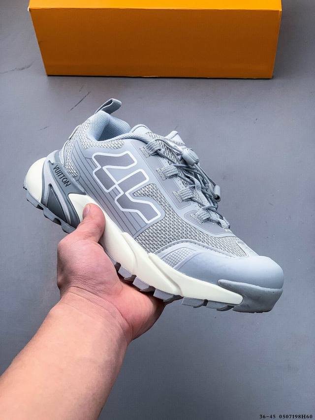 集图 公司级！Lv路易威登 L家驴牌Runner Tatic系列 厚底 休闲 运动鞋 跑鞋 原版购入开发 做货 本款 Lv Runner Tatic 运动鞋融合