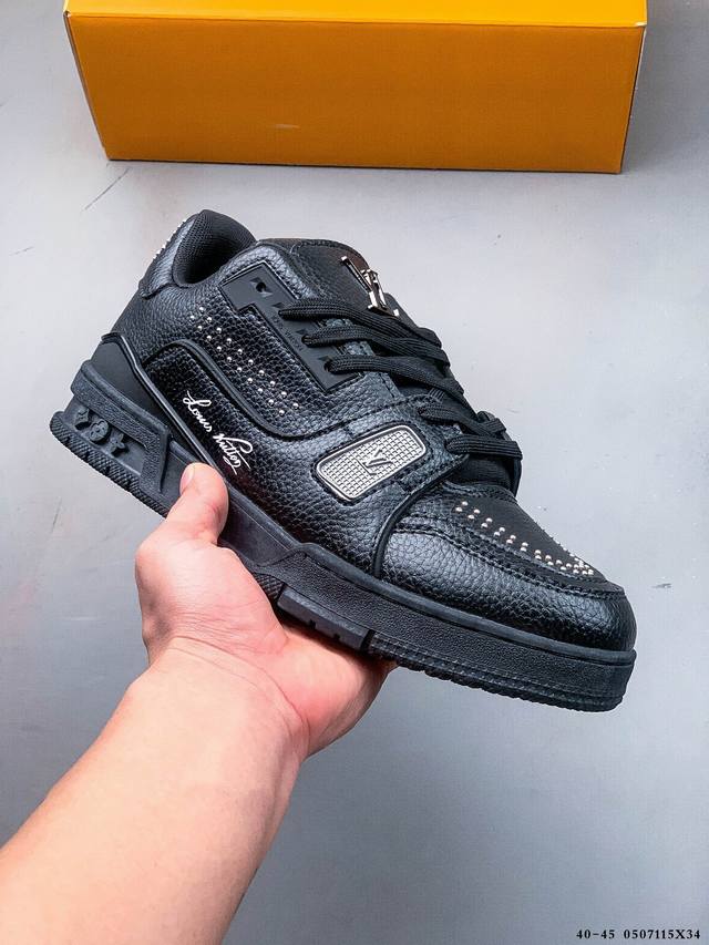 路易威登 Louis Vuitton Lv路易威登板鞋 乘风破浪的姐姐争先种草款,舒适透明底和百搭性霸屏整个时尚娱乐圈，正品1:1套楦复刻，细节调整完美主义！鞋