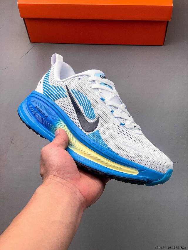 nike Air Zoom Vomero 18 缓震透气休闲慢跑鞋 新版Vomero结合全新Zoomx和Reactx泡绵 提供双重缓震效果 铸就非凡迈步体验 0