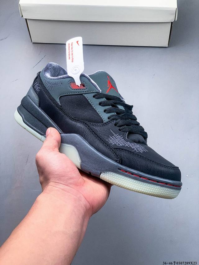 air Jordan Aj4 Rm 重制版低帮复古篮球鞋 实拍首发 采用了低帮的设计 并保留了众多Aj4的经典元素 鞋身以皮革 麂皮材质拼接打造 Aj4经典的T