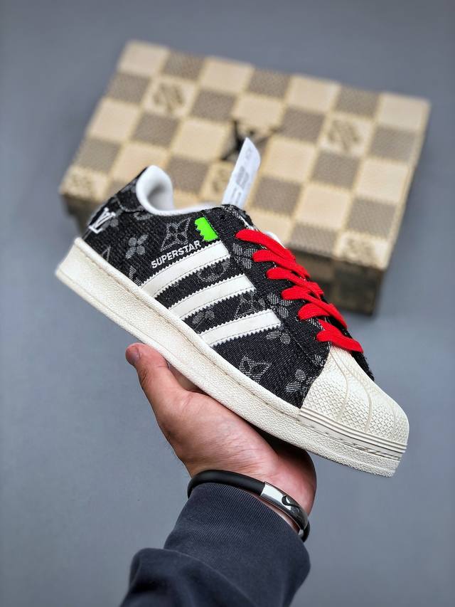adidas Superstar Lv联名款 贝壳头 定制贝壳头三叶草休闲防滑耐磨低帮板鞋鞋头出色设计 塑就出众贴合感稳固的后跟贴合足部曲线设计软弹舒适 不易磨