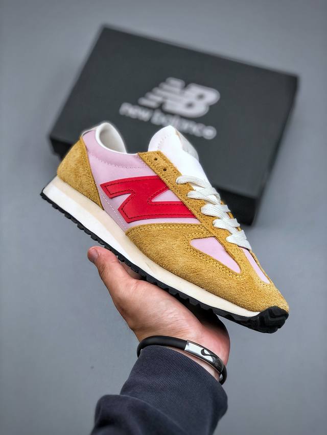 new Balance Nb 471系列 471鞋款特别附赠两双带有品牌标识的限定配色鞋带，在色彩的变换间激发更多造型灵感 New Balance 471鞋款的