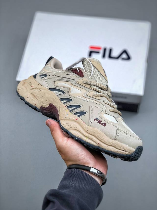 斐乐Fila Fern蕨草系列老爹风增高复古中性休闲运动慢跑鞋 升级原楦原纸版数据开发版型 采用环保太空革拼接斜纹网眼布鞋面材质 独立发泡Eva中底+耐磨橡胶外