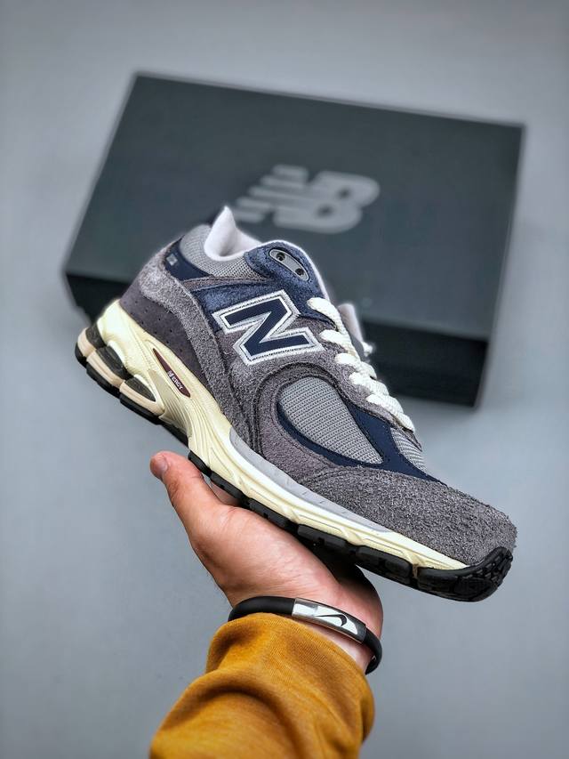 new Balance 新百伦 复古休闲跑步鞋 M2002Rel 真正原厂数据开发 市售最高品质 原厂网纱 正确卡色皮料冲裁组合 匠心打造 鞋面鞋底工艺极其复杂