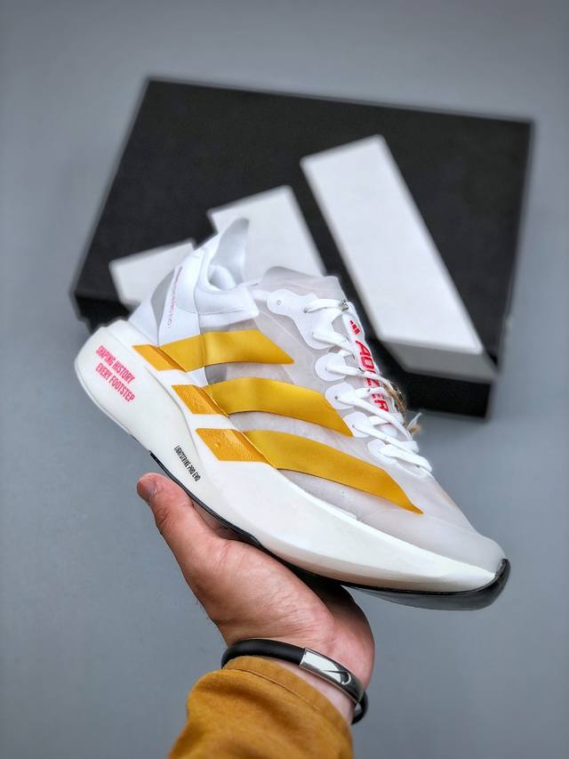 adidas Adizero Evo Pro 阿迪超轻透气缓震跑鞋 #以令人难以置信的138克重量，刷新了跑鞋轻量化的记录，阿迪在材料科学和工艺技术上的深厚积累