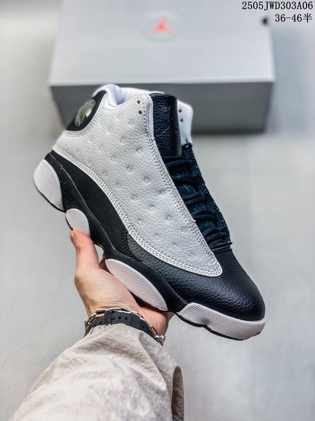 真标带半码 Air Jordan 13 Aj13 黑白熊猫18年复刻 884129-414571-104 尺码：见面 编码：05Jwd303A06