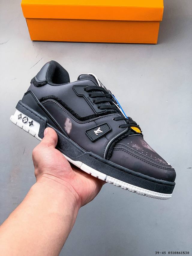 路易威登 Louis Vuitton Lv路易威登板鞋 乘风破浪的姐姐争先种草款,舒适透明底和百搭性霸屏整个时尚娱乐圈，正品1:1套楦复刻，细节调整完美主义！鞋