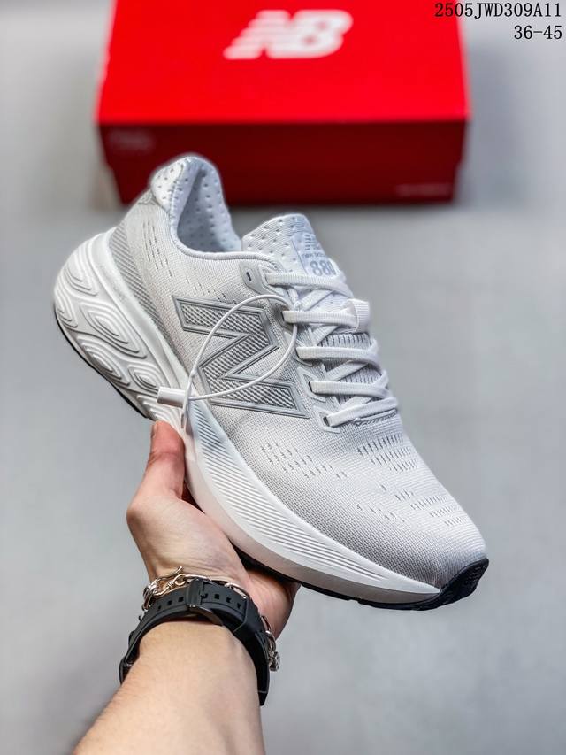 公司级新百伦New Balance W880系列复古老爹风休闲运动慢跑鞋 880系列是New Balance的次顶级缓震跑鞋，脚感软弹舒适，缓震性和稳定性都不错