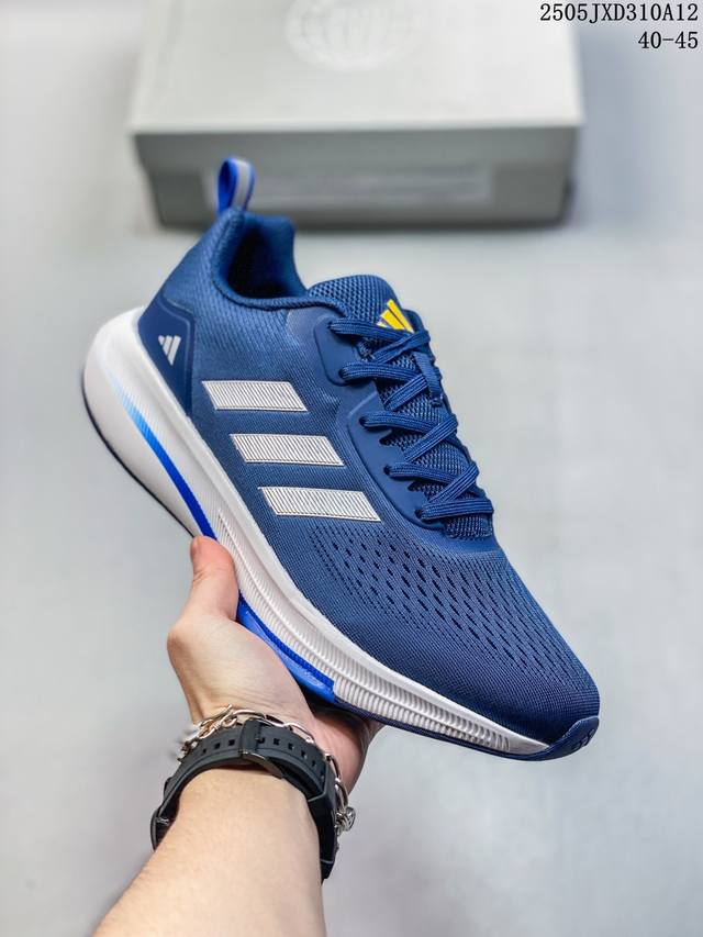 阿迪达斯 Adidas Supernova 马拉松专业赛事休闲运动跑步鞋 编织网布极强透气性 鞋面底部是一圈点胶 提升包裹感 掌跟差有10Mm 后跟有个弧度比较
