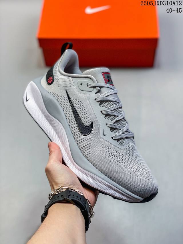 耐克 Nike Infinity Run 5 男子缓震透气公路跑步鞋 该版 Nike Infinity Run 5 采用 Reactx 泡绵，塑就出众支撑性，让