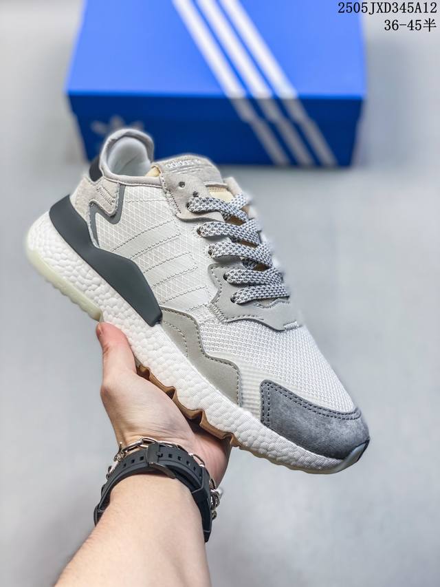 阿迪达斯三叶草 Nite Jogger 经典运动跑鞋 夜行者 复古跑鞋原厂材料 原厂大底 极具复古风格鞋头及鞋跟点缀3M反光设计极为亮眼中底采用全掌 Boost