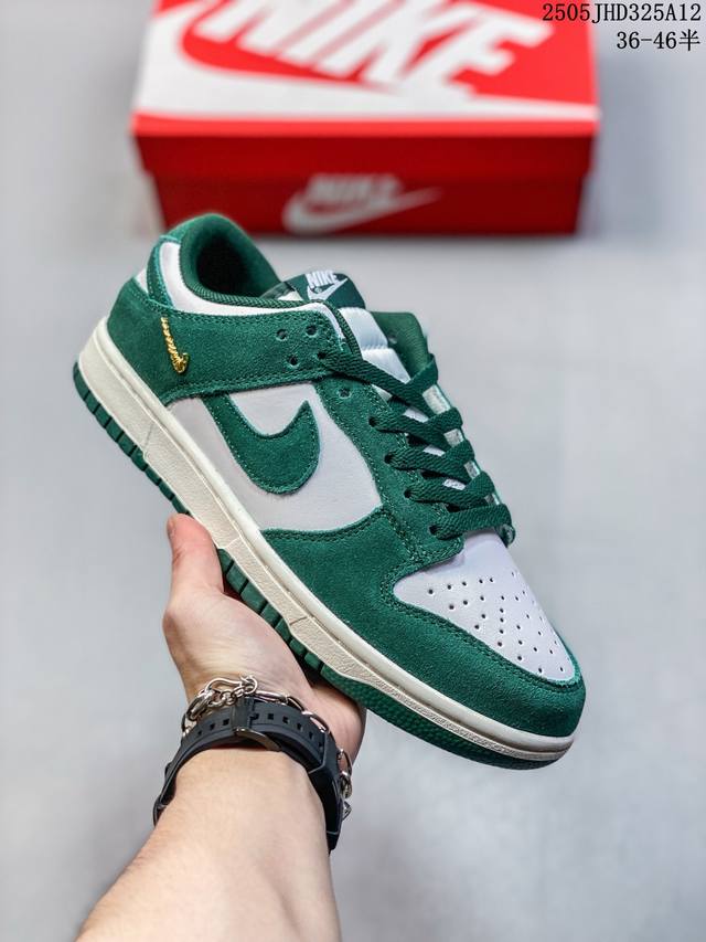 耐克Nike Sb Dunk Low Sb 系列扣篮系列复古低帮休闲运动滑板板鞋。采用脚感柔软舒适Zoomair气垫，有效吸 收滑板等极限运动在落地时带来的冲击