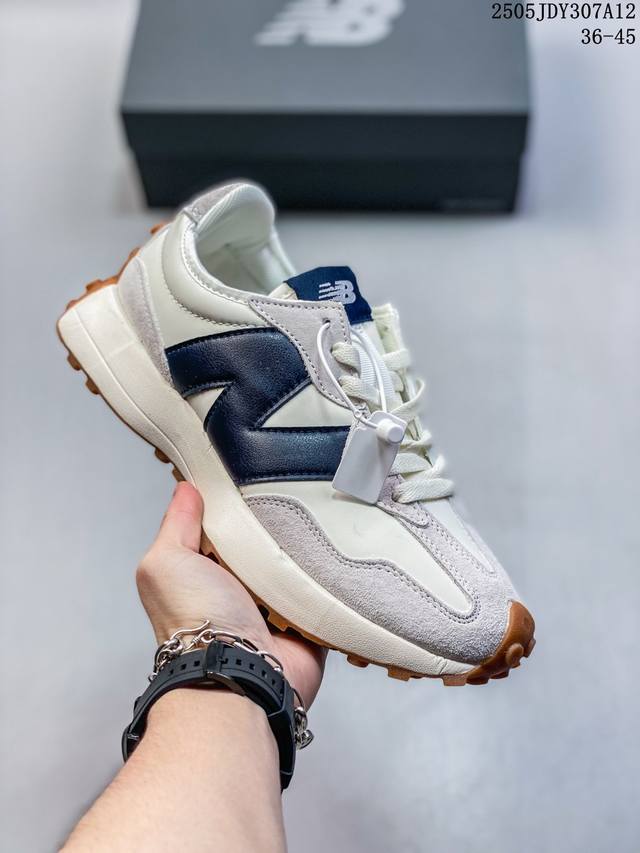 真标 Nb 新百伦 New Balance 327系列复古休闲运动慢跑鞋时尚男女运动鞋 以更纯粹的复古风格设计打造的全新造型 侧身还以解构设计，将 N 字标志以
