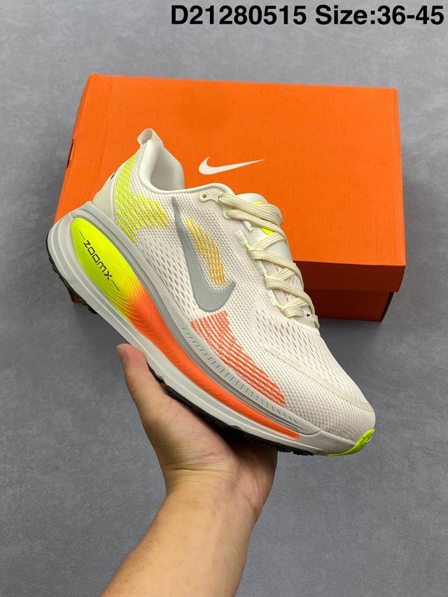 nike Vomero 18 耐克 舒适减震防滑 低帮跑步鞋 全掌Reactx泡绵中底 前掌和后跟还配备了Air Zoom气垫单元 据说跑起来更快更舒适哦 这次