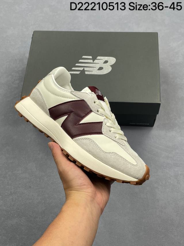 new Balance Ms327 复古休闲运动慢跑鞋 以更纯粹的复古风格设计打造的全新造型 侧身还以解构设计 将 N 字标志以做旧压花样式呈现 官方货号：Ms