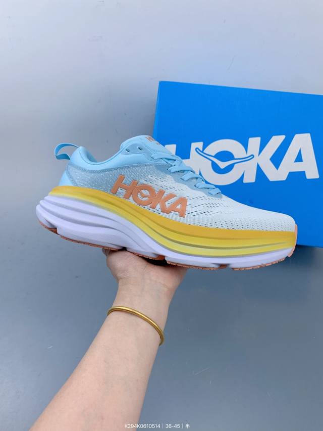 hoka M Bondi 8全新配色 这个品牌来自于新西兰的毛利语，Hoka表示大地，One One表示飞越，连起来就是飞越地平线，One One不是读作“万万